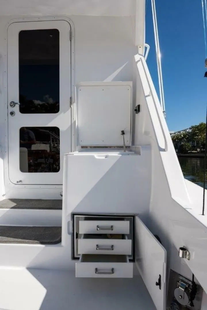Slide: The Image of Hatteras 60 SALT RUSH - Cockpit 2000 Hatteras 60 SALT RUSH - 7867229