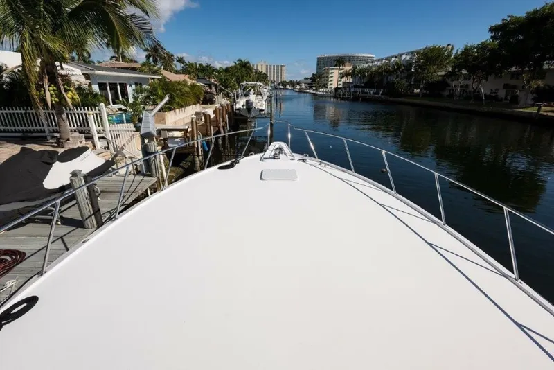 Slide: The Image of Hatteras 60 SALT RUSH - Exterior 2000 Hatteras 60 SALT RUSH - 7867215