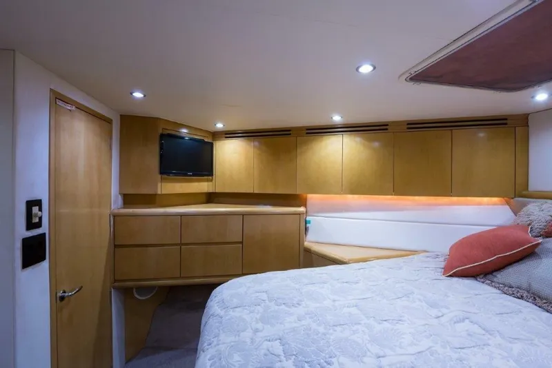 Slide: The Image of Hatteras 60 SALT RUSH - Forward Guest Cabin 2000 Hatteras 60 SALT RUSH - 7867256