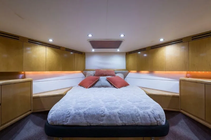 Slide: The Image of Hatteras 60 SALT RUSH - Forward Guest Cabin 2000 Hatteras 60 SALT RUSH - 7867254