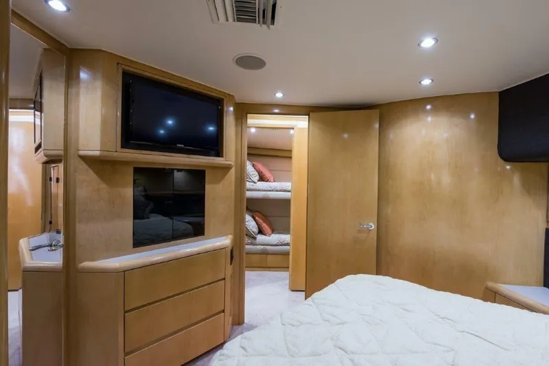 Slide: The Image of Hatteras 60 SALT RUSH - Master Stateroom 2000 Hatteras 60 SALT RUSH - 7867250