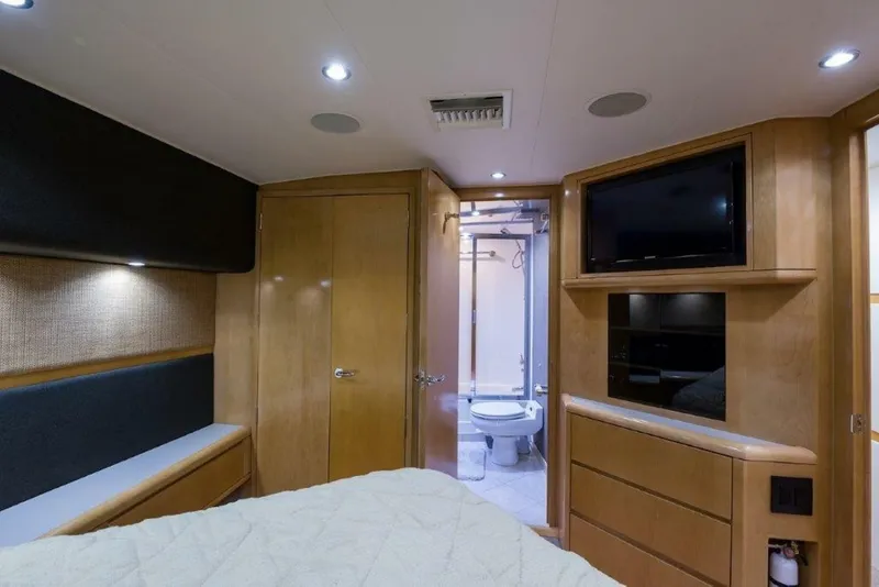 Slide: The Image of Hatteras 60 SALT RUSH - Master Stateroom 2000 Hatteras 60 SALT RUSH - 7867249