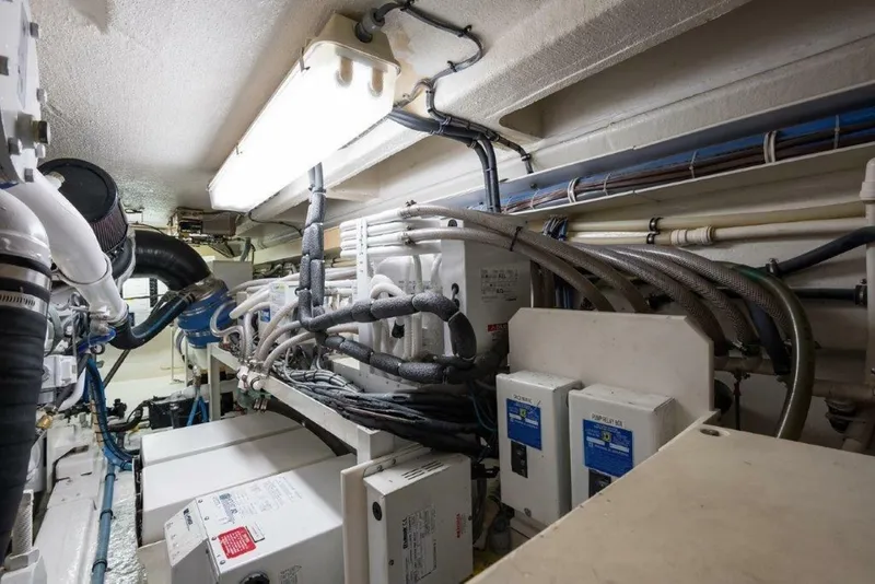 Slide: The Image of Hatteras 60 SALT RUSH - Engine Room 2000 Hatteras 60 SALT RUSH - 7867270