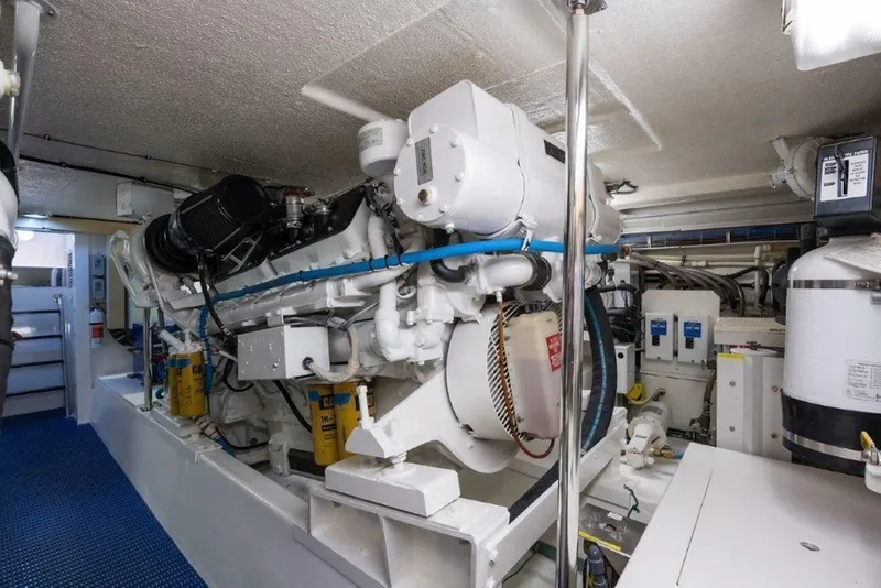 Slide: The Image of Hatteras 60 SALT RUSH - Engine Room 2000 Hatteras 60 SALT RUSH - 7867271