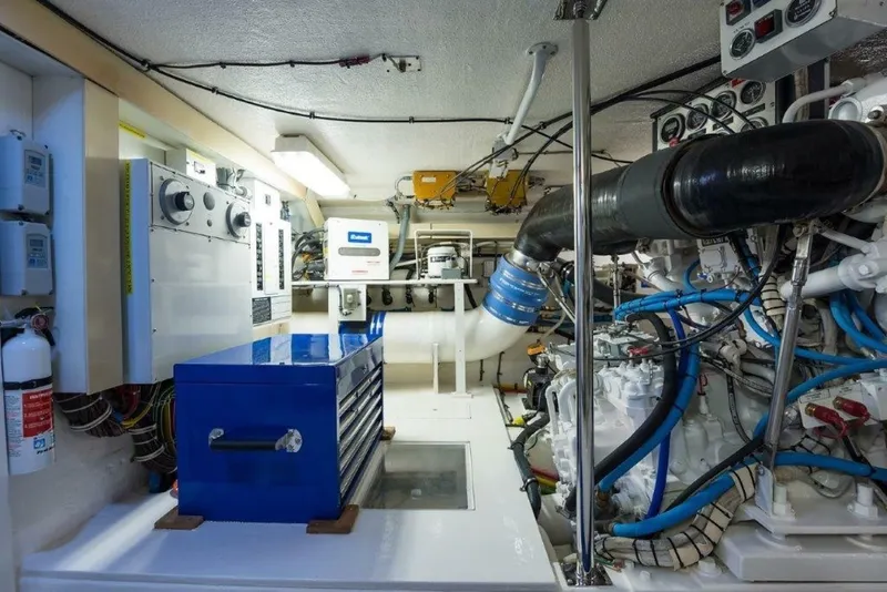 Slide: The Image of Hatteras 60 SALT RUSH - Engine Room 2000 Hatteras 60 SALT RUSH - 7867268