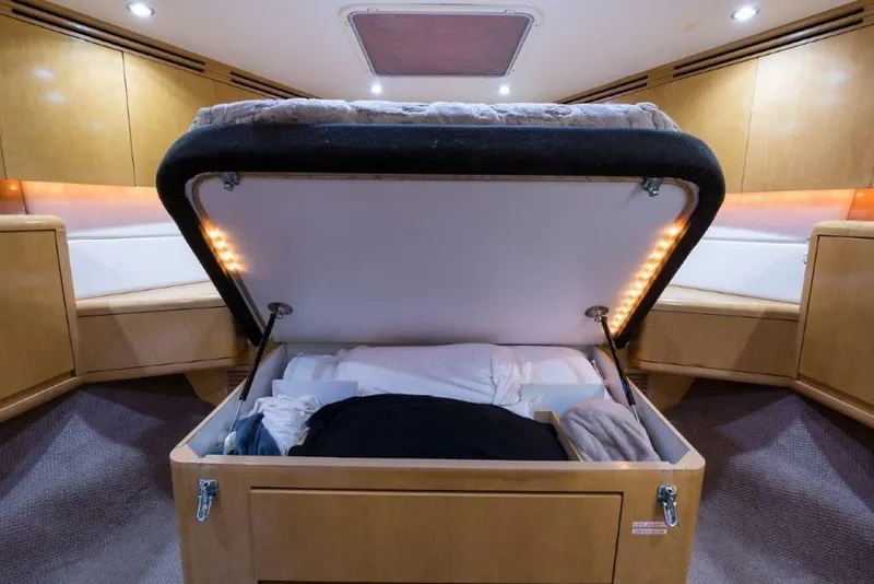 Slide: The Image of Hatteras 60 SALT RUSH - Forward Guest Cabin 2000 Hatteras 60 SALT RUSH - 7867258