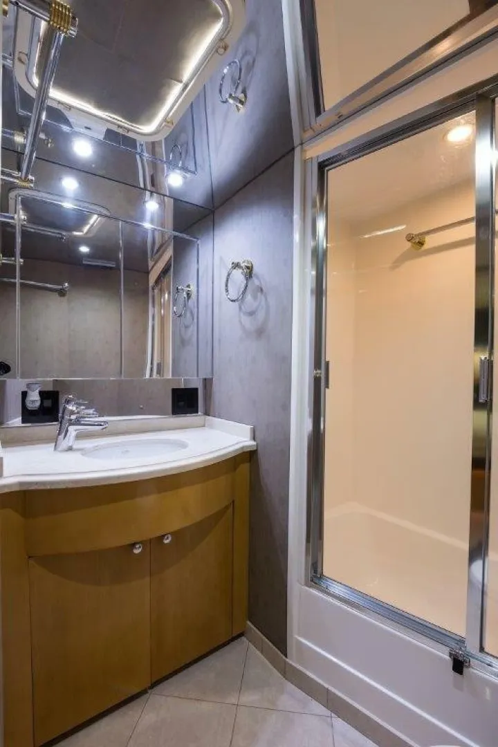 Slide: The Image of Hatteras 60 SALT RUSH - Master Stateroom Ensuite Head 2000 Hatteras 60 SALT RUSH - 7867253