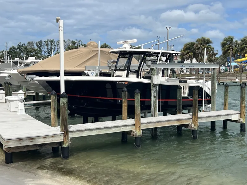 The Image of Robalo R302 Center Console 2021 - 6075603