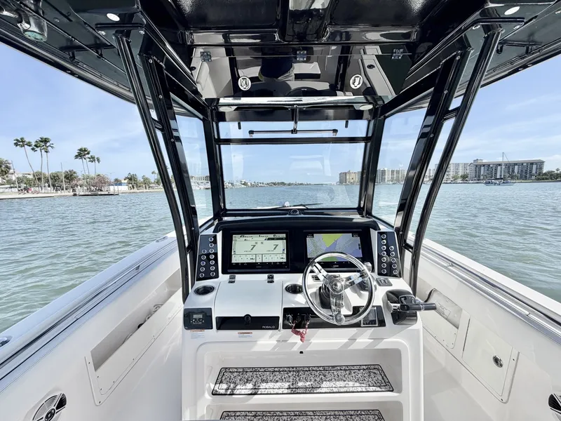 Slide: The Image of Robalo R302 Center Console 2021 - 6077218