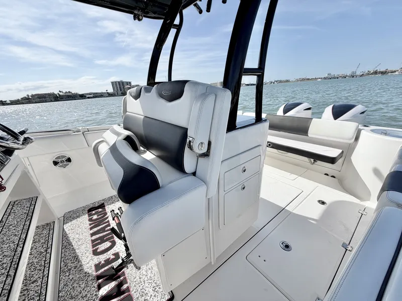 Slide: The Image of Robalo R302 Center Console 2021 - 6077220