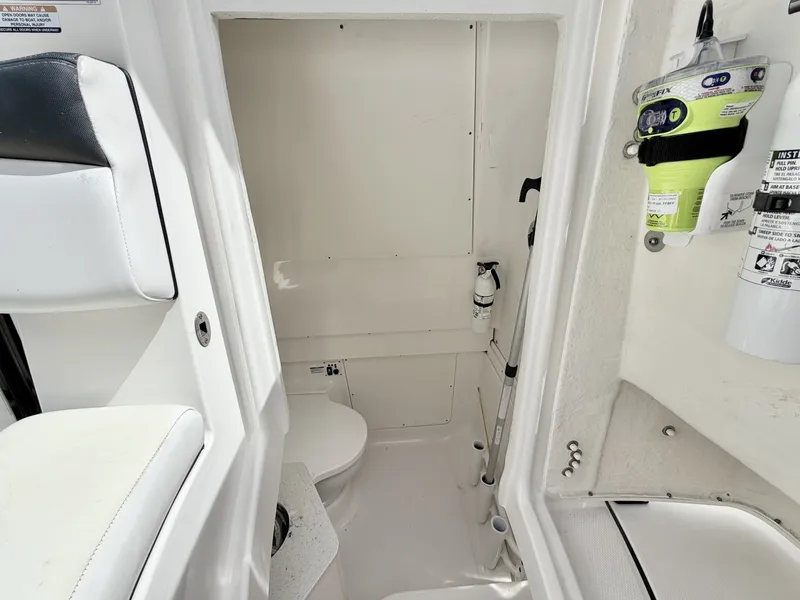 Slide: The Image of Robalo R302 Center Console 2021 - 6077227
