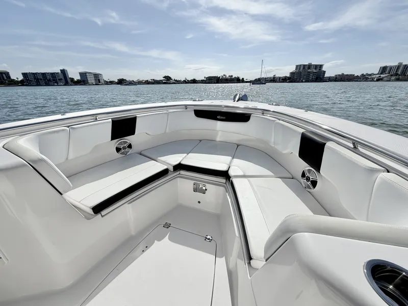 Slide: The Image of Robalo R302 Center Console 2021 - 6077228