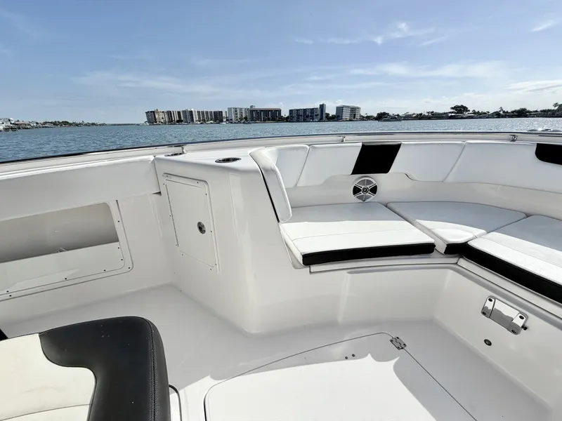 Slide: The Image of Robalo R302 Center Console 2021 - 6077229