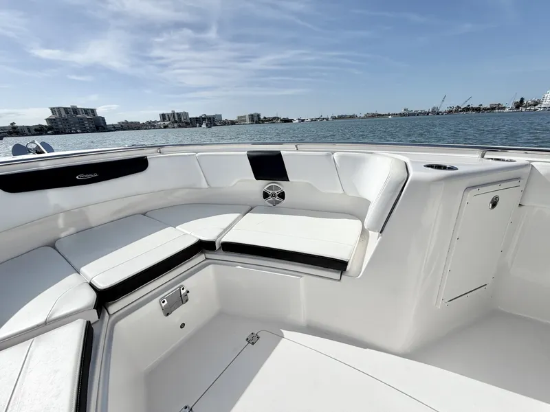 Slide: The Image of Robalo R302 Center Console 2021 - 6077230