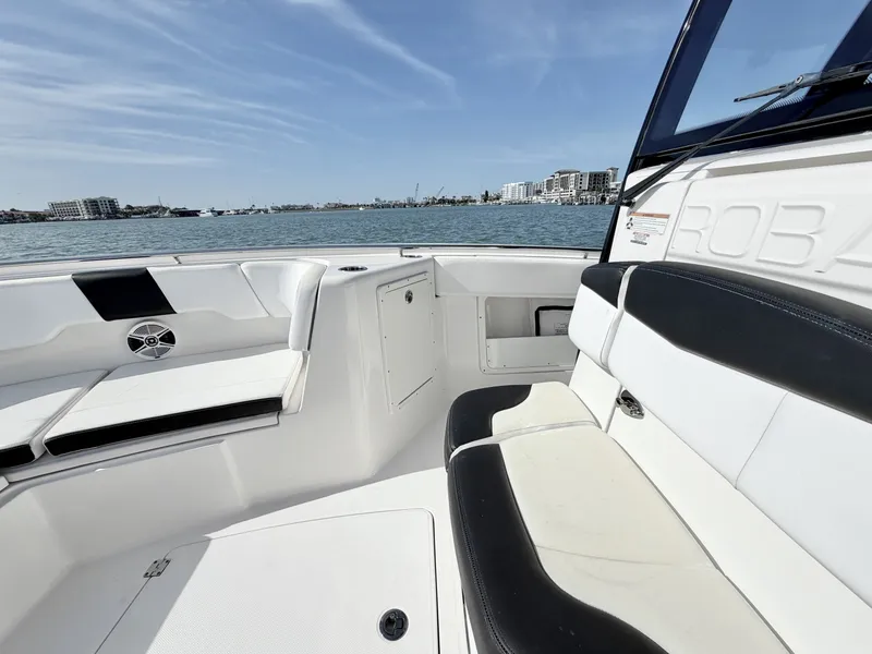 Slide: The Image of Robalo R302 Center Console 2021 - 6077231