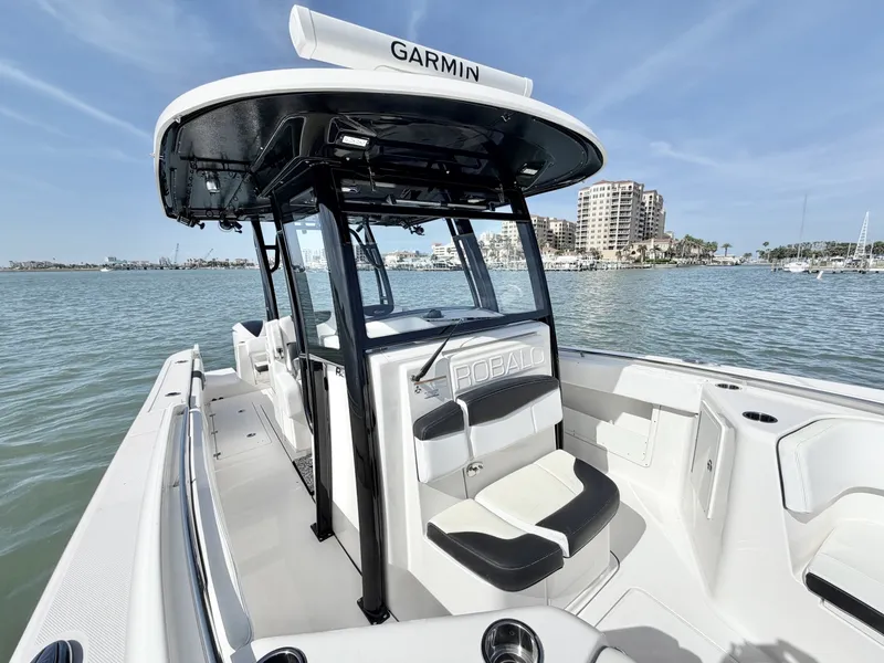 Slide: The Image of Robalo R302 Center Console 2021 - 6077233