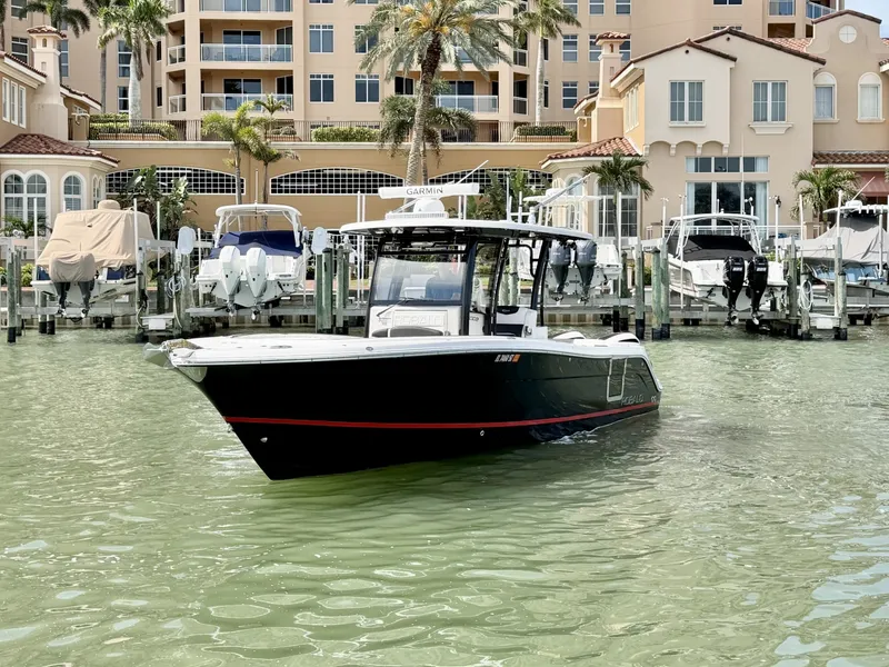 Slide: The Image of Robalo R302 Center Console 2021 - 6077224