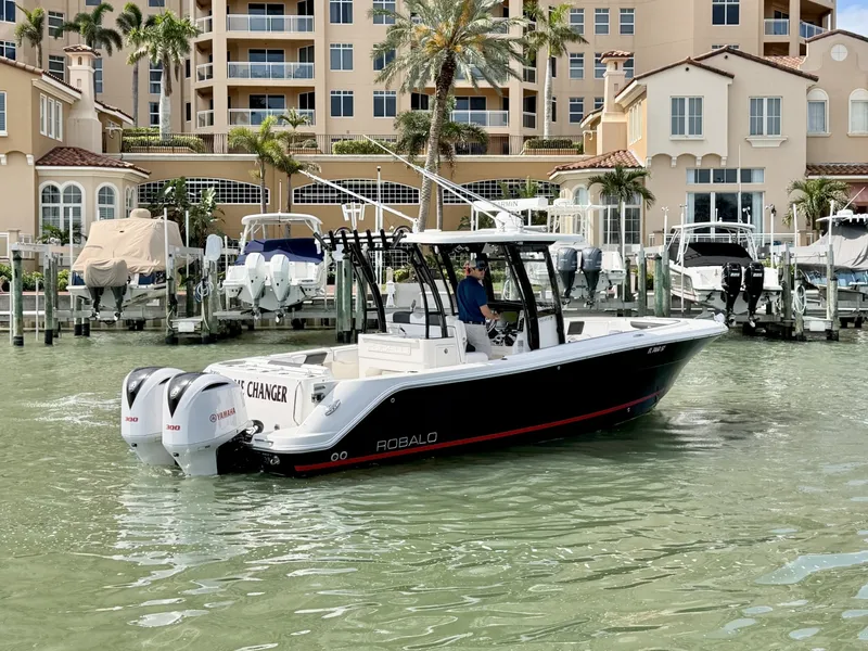 Slide: The Image of Robalo R302 Center Console 2021 - 6077226