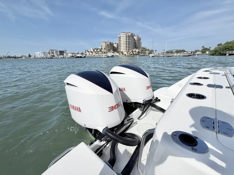 Slide: The Image of Robalo R302 Center Console 2021 - 6077215