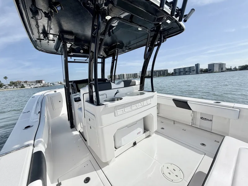 Slide: The Image of Robalo R302 Center Console 2021 - 6077216