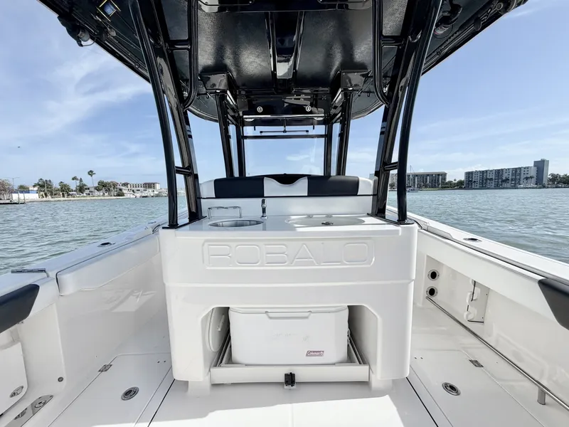 Slide: The Image of Robalo R302 Center Console 2021 - 6077217
