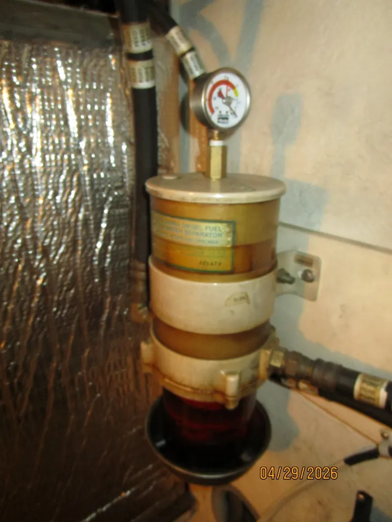 Slide: The Image of 44' Cruisers port Racor fuel filter - 6075652