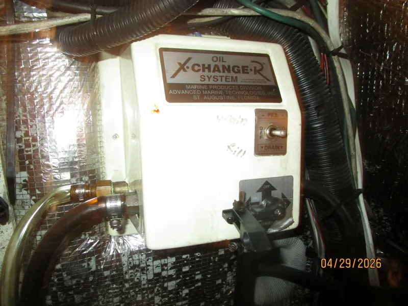 Slide: The Image of 44' Cruisers oil change system - 6075649