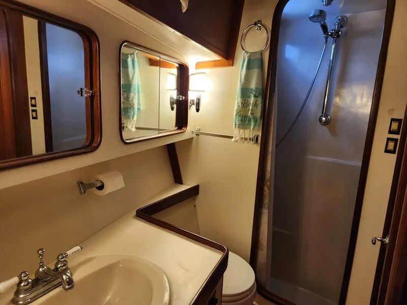 Slide: The Image of Gulfstar 44 Motor Cruiser 1980 - 6075725