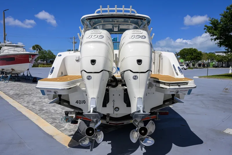 Slide: The Image of Boston Whaler 32 - Veronica 2023 Boston Whaler 32 Vantage - Veronica - 7655243
