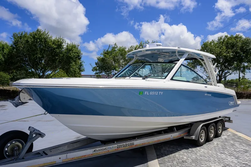 Slide: The Image of Boston Whaler 32 - Veronica 2023 Boston Whaler 32 Vantage - Veronica - 7655242