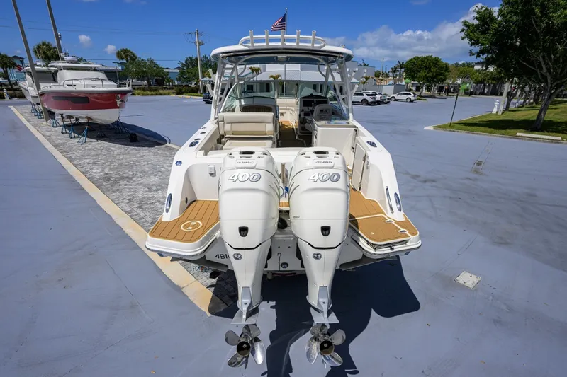 Slide: The Image of Boston Whaler 32 - Veronica 2023 Boston Whaler 32 Vantage - Veronica - 7655249