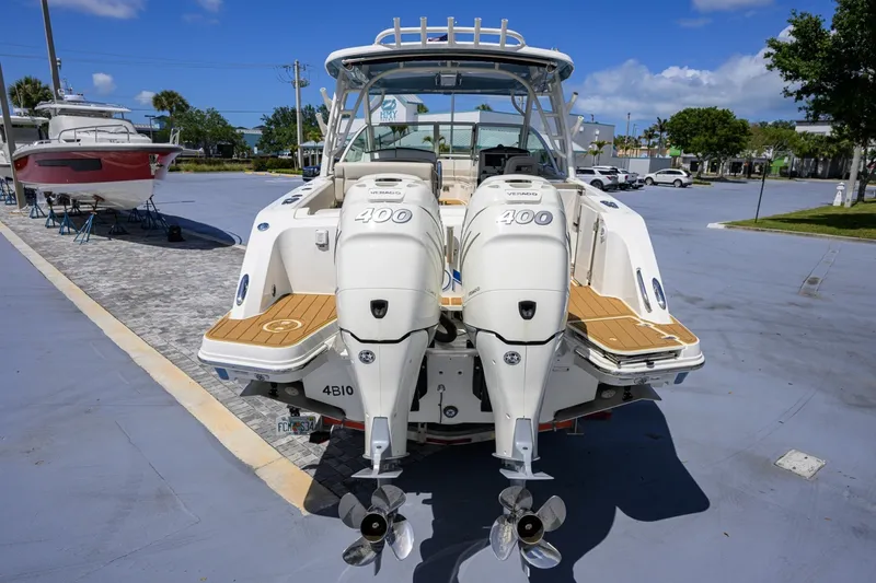 Slide: The Image of Boston Whaler 32 - Veronica 2023 Boston Whaler 32 Vantage - Veronica - 7655248
