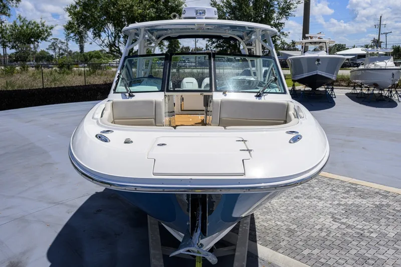 Slide: The Image of Boston Whaler 32 - Veronica 2023 Boston Whaler 32 Vantage - Veronica - 7655241
