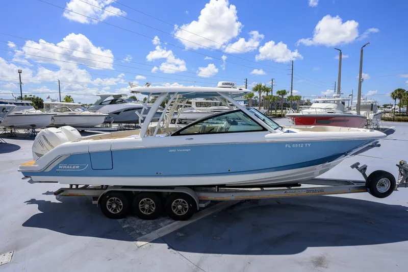 Slide: The Image of Boston Whaler 32 - Veronica 2023 Boston Whaler 32 Vantage - Veronica - 7655252