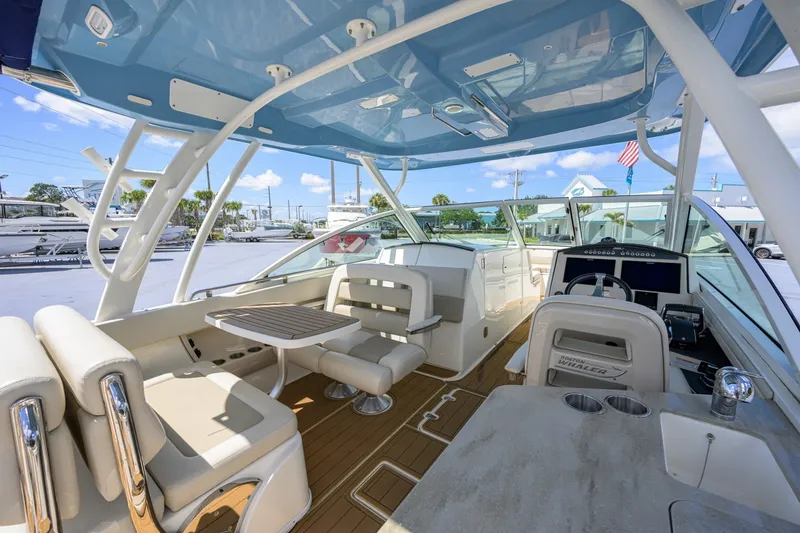 Slide: The Image of Boston Whaler 32 - Veronica 2023 Boston Whaler 32 Vantage - Veronica - 7655273