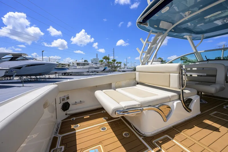 Slide: The Image of Boston Whaler 32 - Veronica 2023 Boston Whaler 32 Vantage - Veronica - 7655265