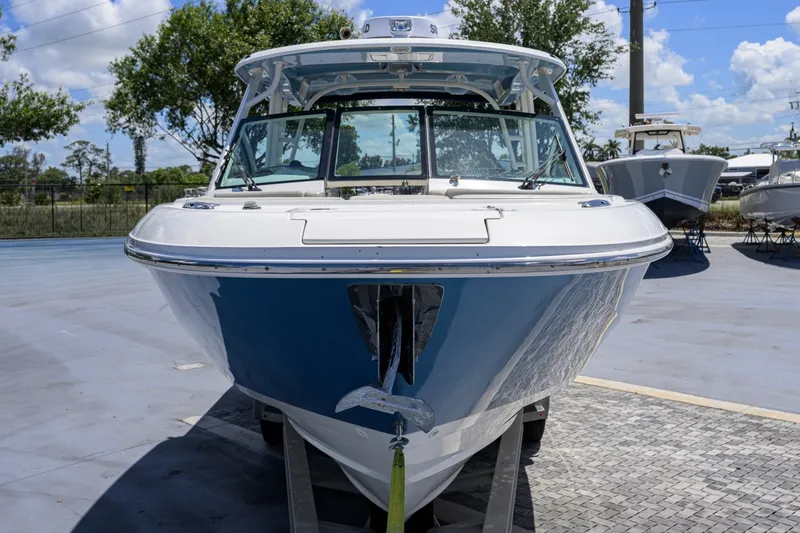 Slide: The Image of Boston Whaler 32 - Veronica 2023 Boston Whaler 32 Vantage - Veronica - 7655240