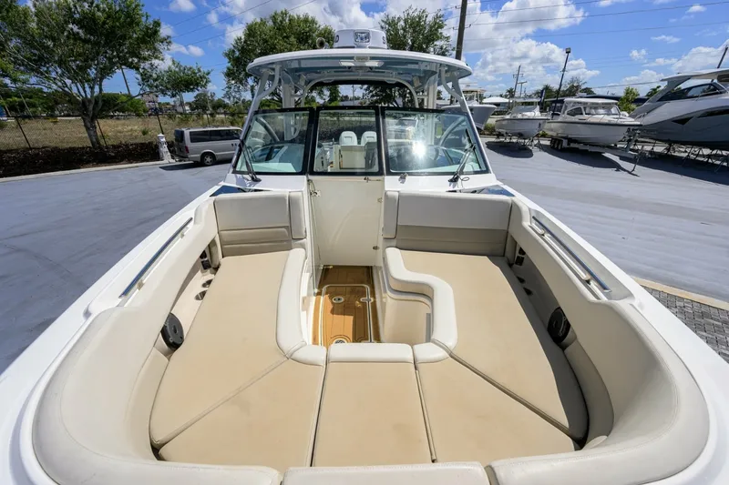 Slide: The Image of Boston Whaler 32 - Veronica 2023 Boston Whaler 32 Vantage - Veronica - 7655293