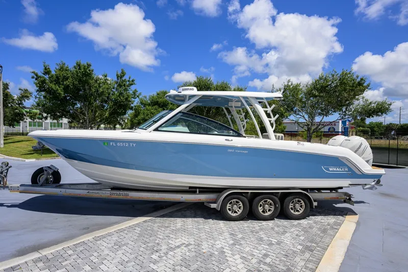 Slide: The Image of Boston Whaler 32 - Veronica 2023 Boston Whaler 32 Vantage - Veronica - 7655245