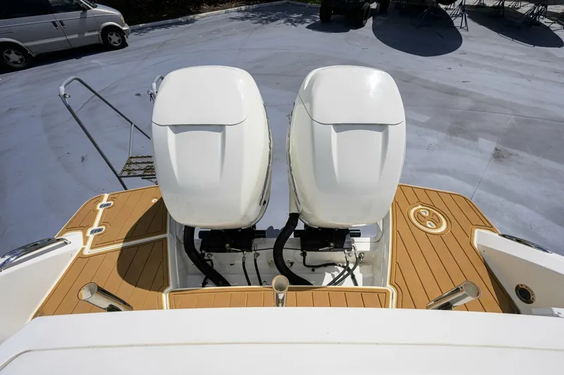 Slide: The Image of Boston Whaler 32 - Veronica 2023 Boston Whaler 32 Vantage - Veronica - 7655295