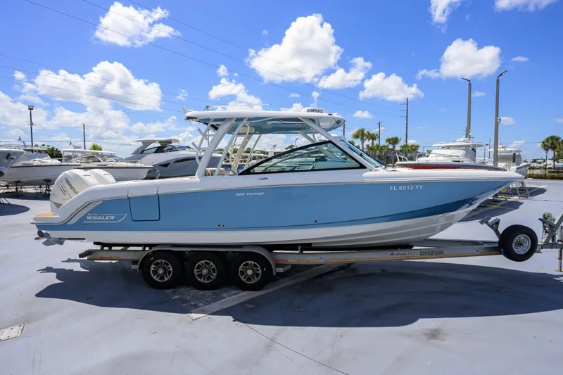 The Image of Boston Whaler 32 - Veronica 2023 Boston Whaler 32 Vantage - Veronica - 7655239