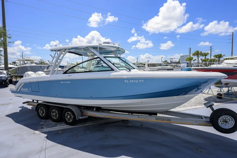 Slide: The Image of Boston Whaler 32 - Veronica 2023 Boston Whaler 32 Vantage - Veronica - 7655253