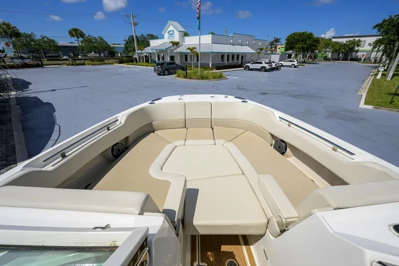 Slide: The Image of Boston Whaler 32 - Veronica 2023 Boston Whaler 32 Vantage - Veronica - 7655291