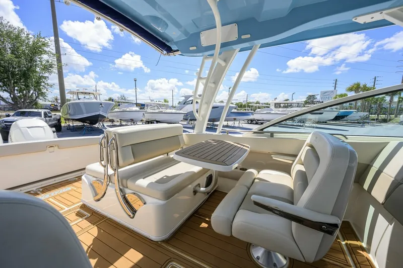Slide: The Image of Boston Whaler 32 - Veronica 2023 Boston Whaler 32 Vantage - Veronica - 7655276