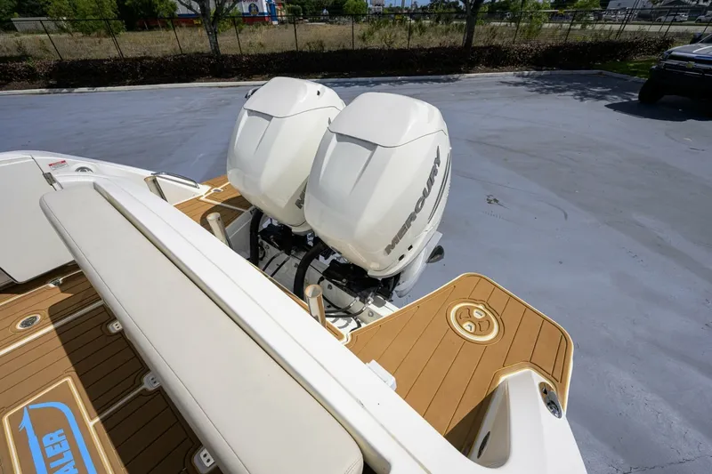 Slide: The Image of Boston Whaler 32 - Veronica 2023 Boston Whaler 32 Vantage - Veronica - 7655296