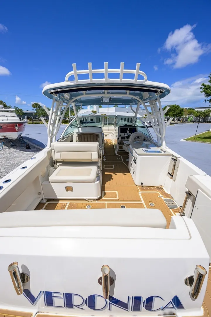Slide: The Image of Boston Whaler 32 - Veronica 2023 Boston Whaler 32 Vantage - Veronica - 7655256