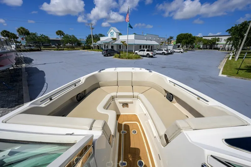 Slide: The Image of Boston Whaler 32 - Veronica 2023 Boston Whaler 32 Vantage - Veronica - 7655287