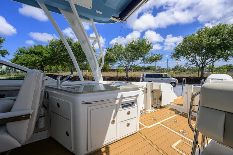 Slide: The Image of Boston Whaler 32 - Veronica 2023 Boston Whaler 32 Vantage - Veronica - 7655272