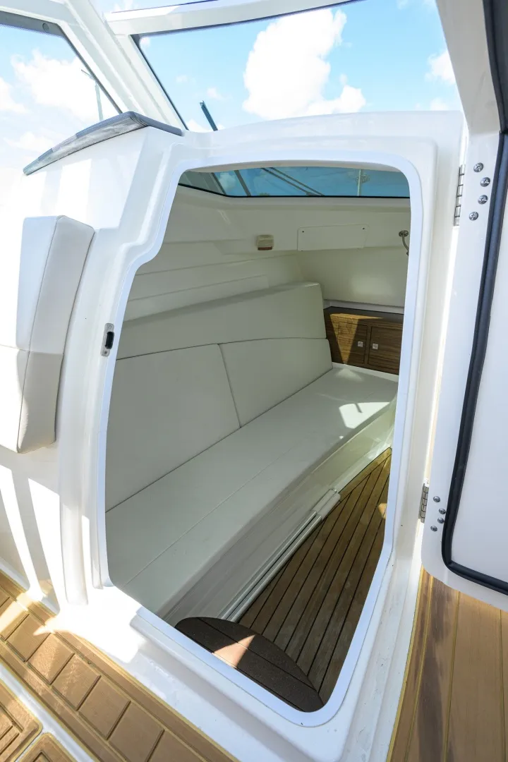 Slide: The Image of Boston Whaler Vantage 2023 - 6075974