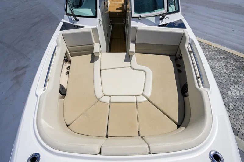 Slide: The Image of Boston Whaler Vantage 2023 - 6075987